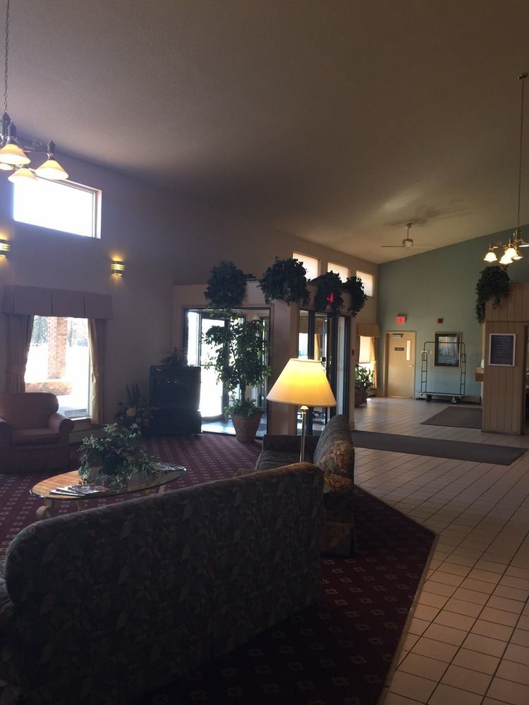 Boarders Inn & Suites By Cobblestone Hotels Superior Exteriör bild