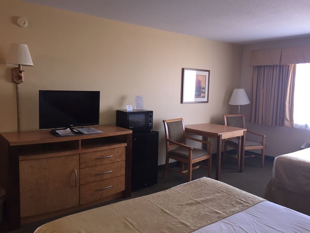 Boarders Inn & Suites By Cobblestone Hotels Superior Exteriör bild