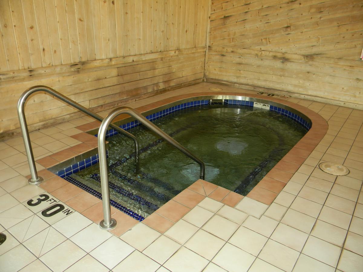 Boarders Inn & Suites By Cobblestone Hotels Superior Exteriör bild