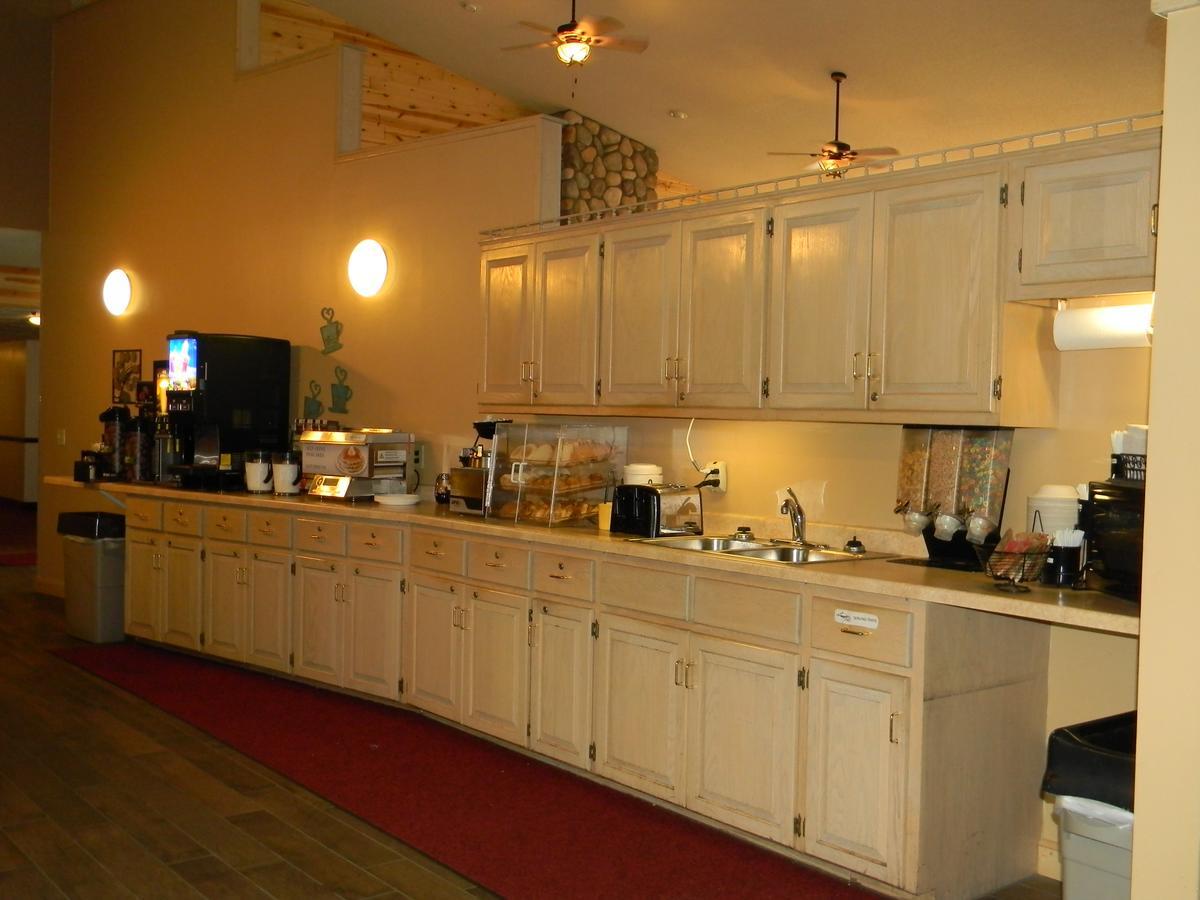 Boarders Inn & Suites By Cobblestone Hotels Superior Exteriör bild