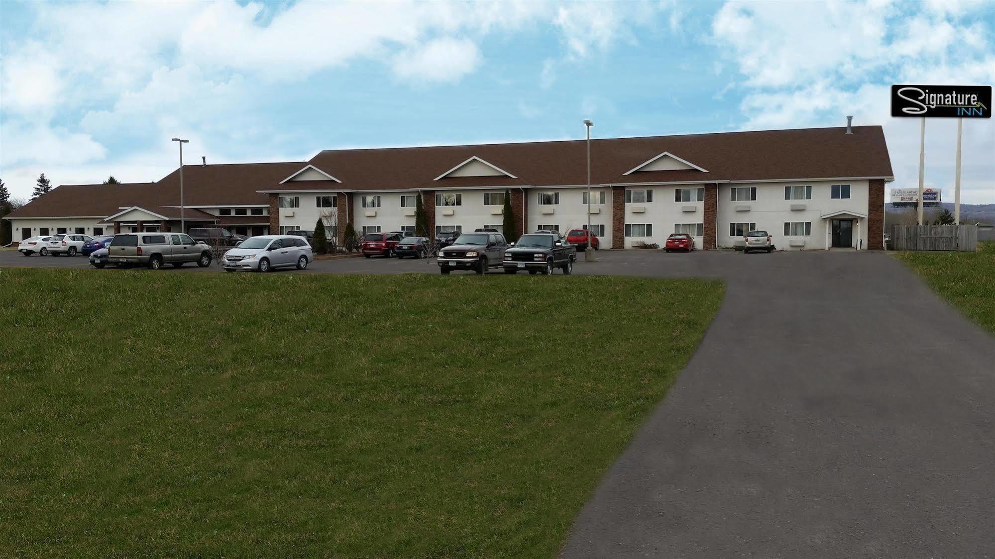 Boarders Inn & Suites By Cobblestone Hotels Superior Exteriör bild