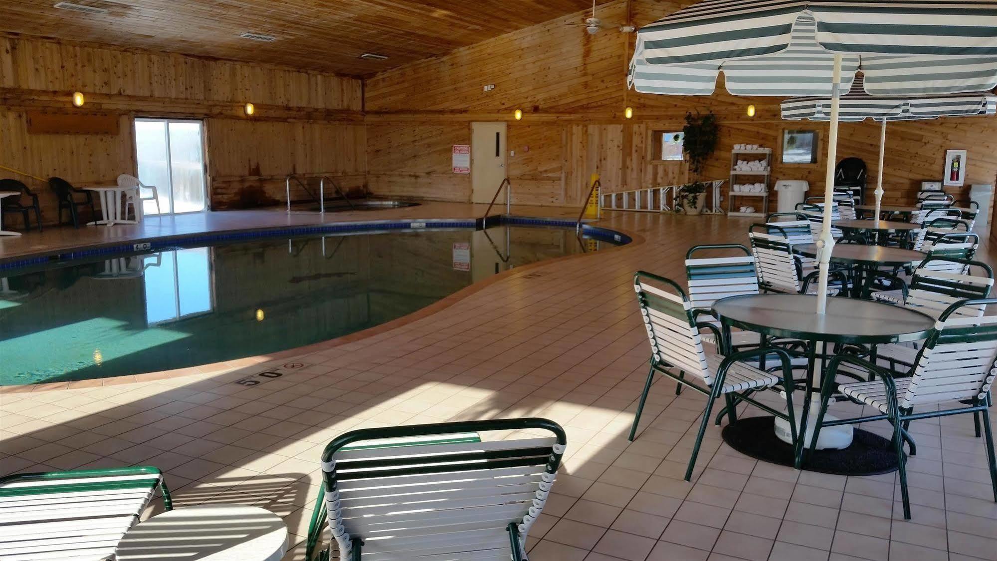 Boarders Inn & Suites By Cobblestone Hotels Superior Exteriör bild
