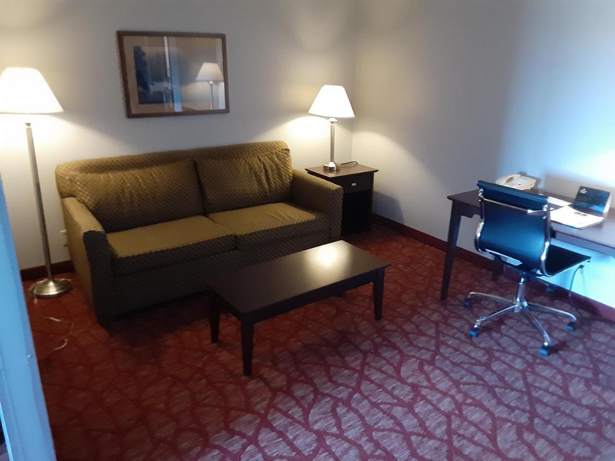 Boarders Inn & Suites By Cobblestone Hotels Superior Exteriör bild