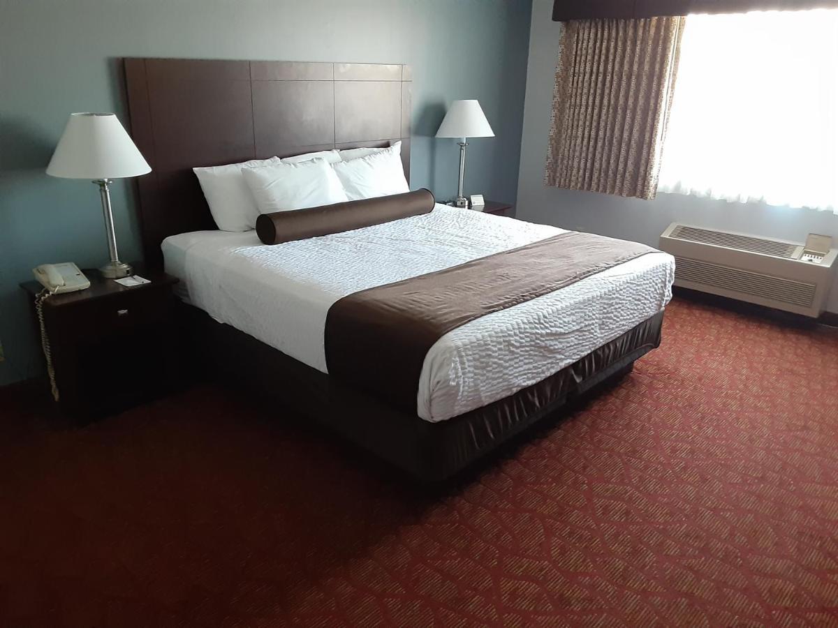 Boarders Inn & Suites By Cobblestone Hotels Superior Exteriör bild